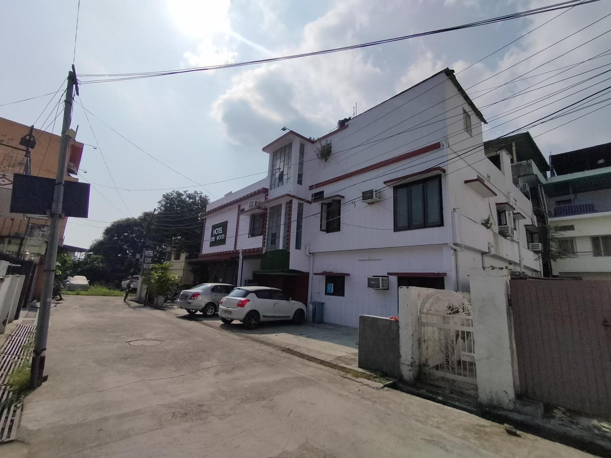 Hotel O Lime Wood Dehradun Exterior foto